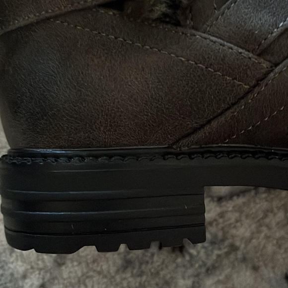 ♥️♥️Report short boots with faux fur lining- size 8.5 FINAL PRICE♥️♥️ - Picture 6 of 8